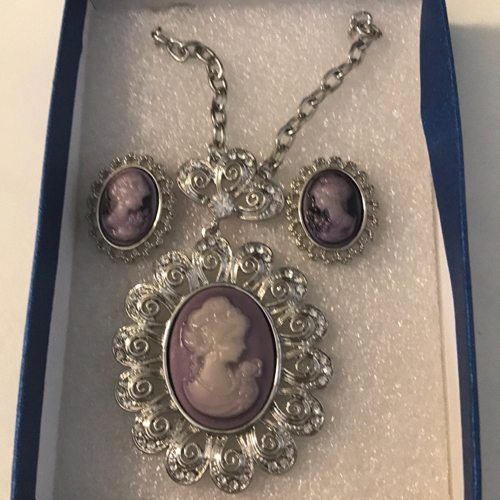 4/$40  Purple Cameo 3 pc Set